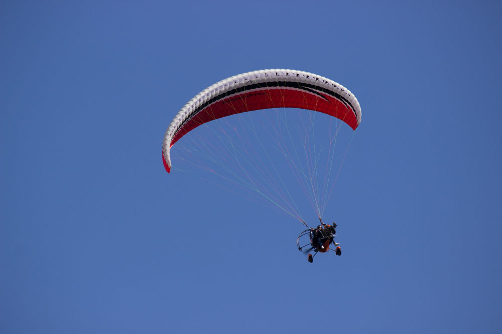 Nota sobre Siente adrenalina practicando paracaidismo y parapente en México