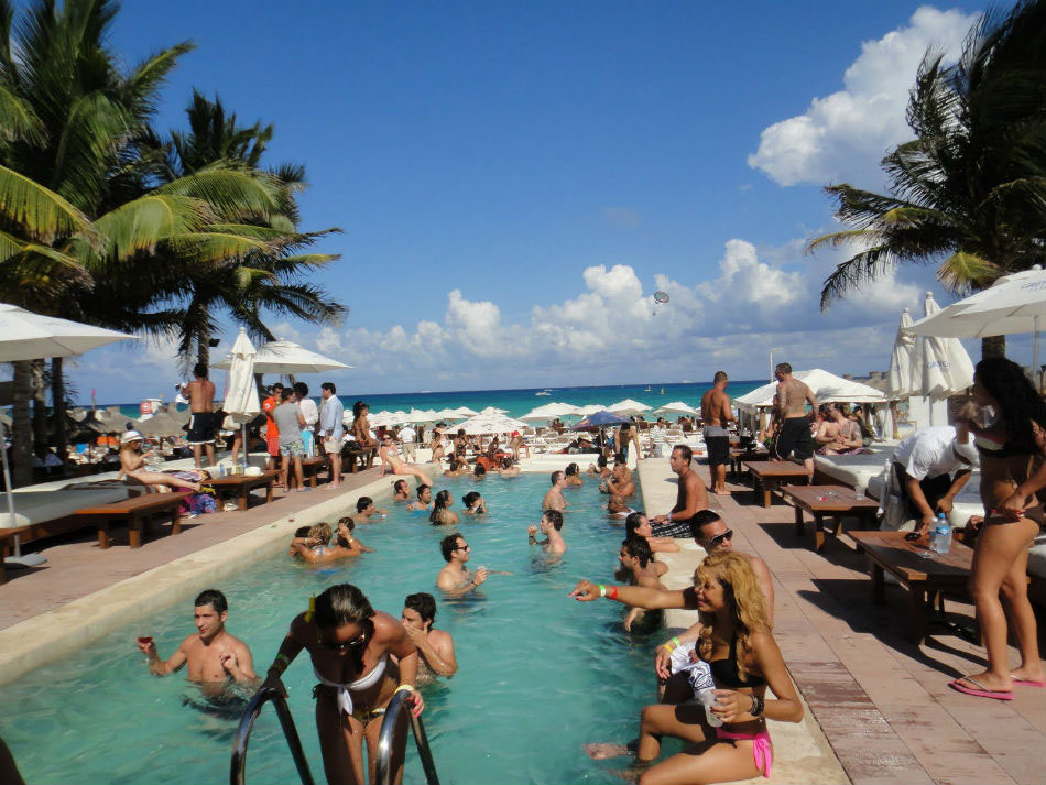 Nota sobre Blue Parrot, un formidable club de playa en Playa del Carmen