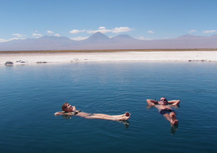 Nota sobre Flotar en las aguas del mar Muerto, una experiencia única de visita por Oriente Medio