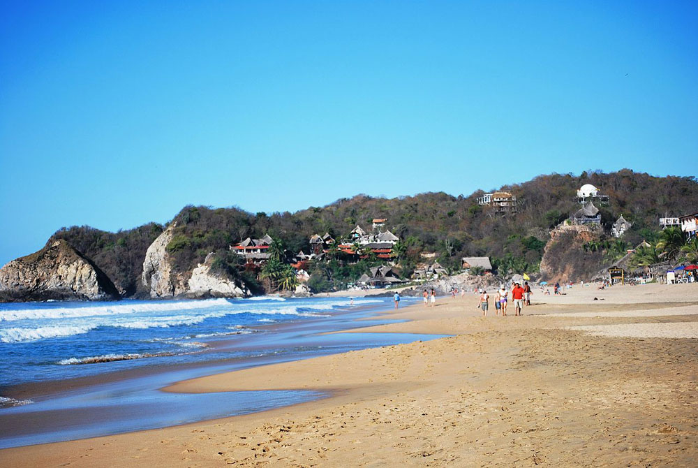 Nota sobre Zipolite, una célebre playa nudista