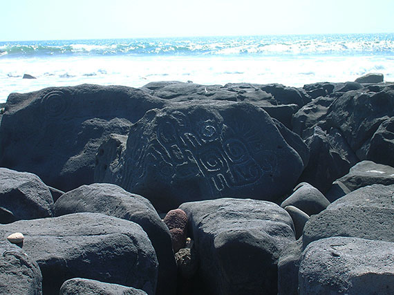 Nota sobre Arte rupestre en playa Las Labradas Sinaloa