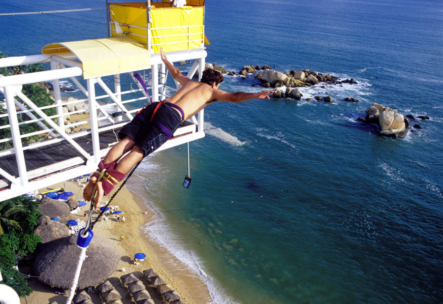 Nota sobre  Lanchas de fondo de cristal en Acapulco, Guerrero