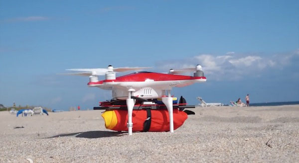 Nota sobre Project Ryptide, un salvavidas preparado para ser transportado por un dron en caso de necesidad