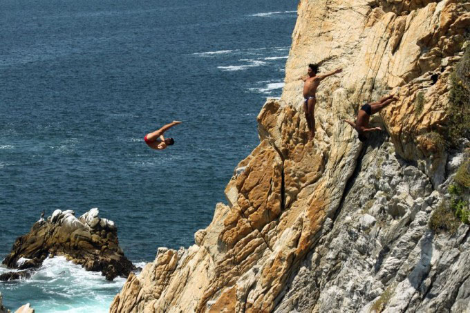 Nota sobre Turismo de aventura, saltar del acantilado de La Quebrada