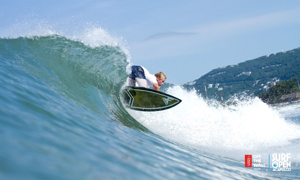 Nota sobre Surcando las olas en Acapulco