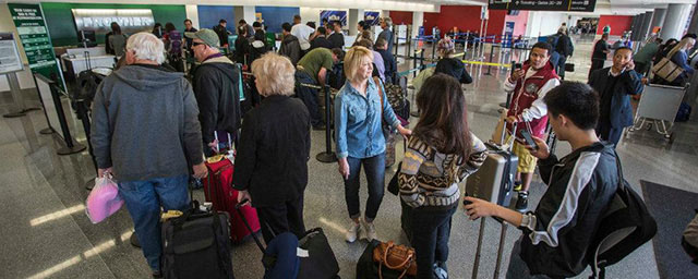 Nota sobre Una cámara oculta nos enseña por qué se rompen las maletas en los aeropuertos