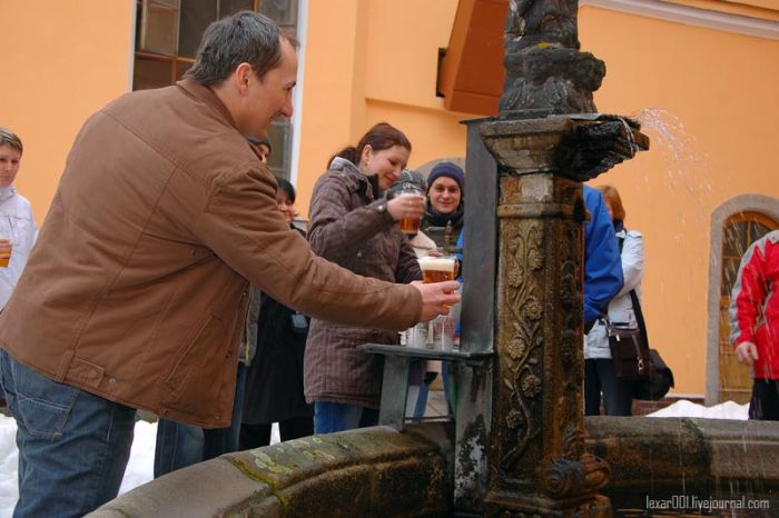 Nota sobre Se aprueba la construcción de la primera fuente pública... de cerveza