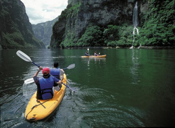 Nota sobre El rafting descenso en r&iacute;os o rafting