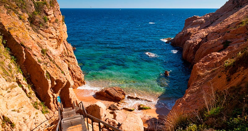 Nota sobre Las bellas playas de Palam&oacute;s y Sant Feliu de Gu&iacute;xols en la Costa Brava