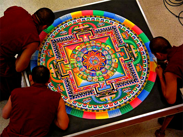 Nota sobre Slow travel, mandalas de arena budistas