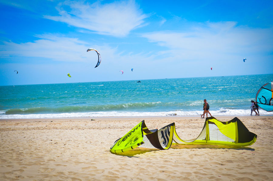 Nota sobre Playas y kite surf en un pueblo pesquero vietnamita Mui Ne, Vietnam