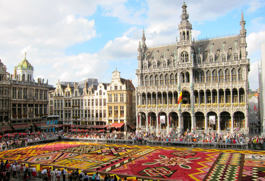 Nota sobre La Grand Place de Bruselas se llena de flores