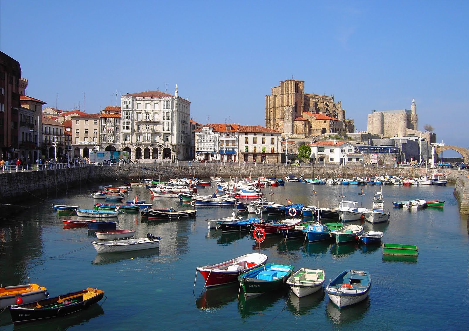 Nota sobre Castro Urdiales, una de las ciudades más turísticas de la cornisa cantábrica