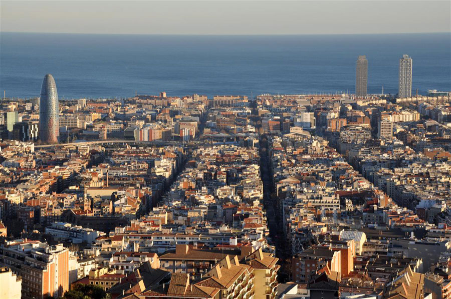 Nota sobre ¿Te imaginas recorrer Barcelona sin gente? Gracias a este vídeo puedes