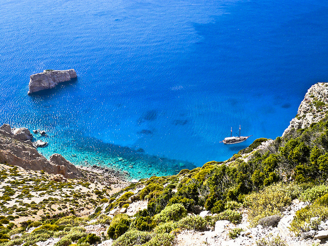 Nota sobre 10 rincones de Grecia donde el mar parece una piscina natural