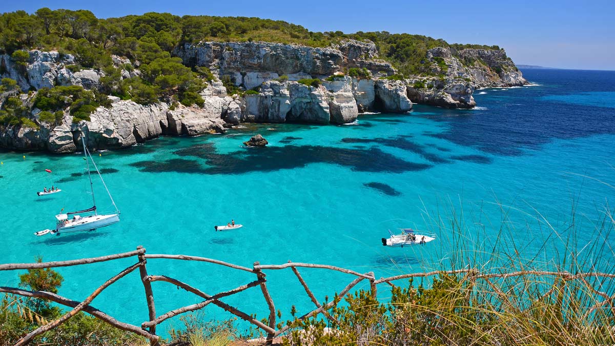 Nota sobre Viajar a Menorca: historia, cultura, monumentos y turismo