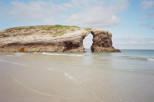 Nota sobre Algar de Benagil, playa lusitana encerrada en una cueva