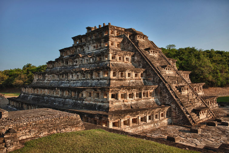 La Pirámide de los Nichos