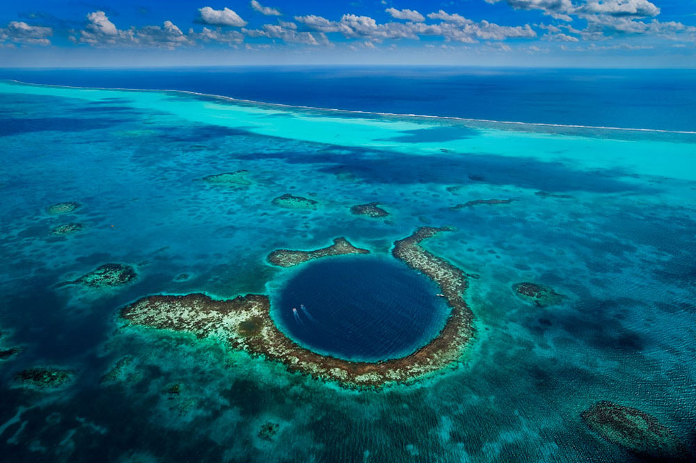 Hallan en el Gran Agujero Azul de Belice claves de la desaparición de los Mayas
