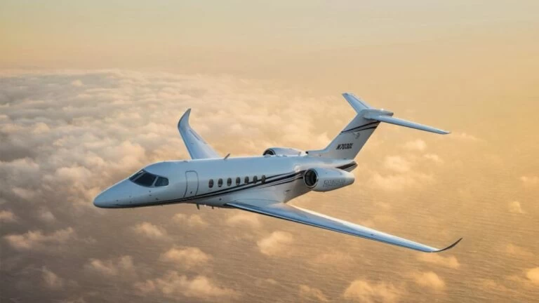 Alquiler de aviones vs. vuelos comerciales: ¿cuál es la mejor opción?