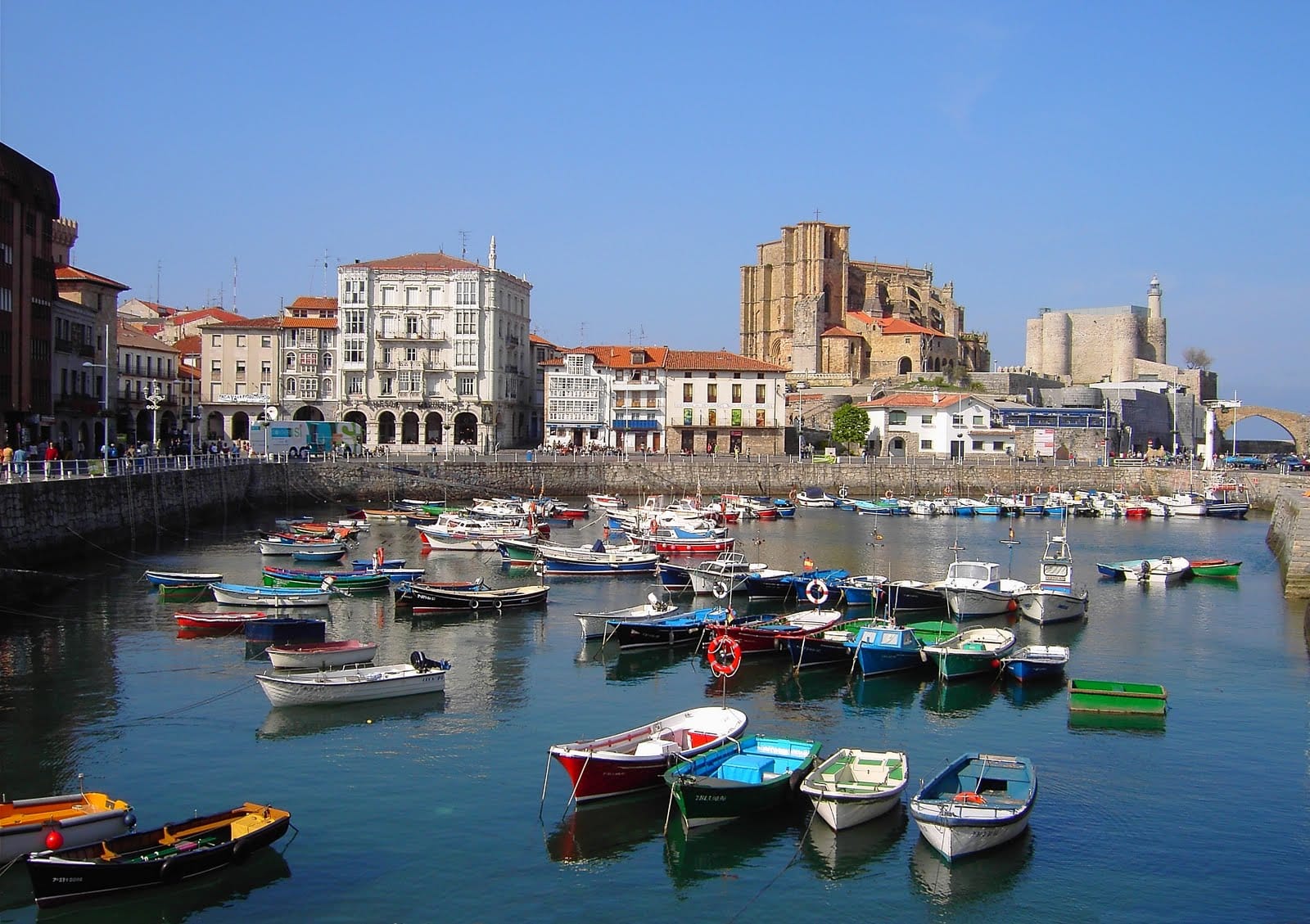 Castro Urdiales, una de las ciudades más turísticas de la cornisa cantábrica 1 Castro Urdiales