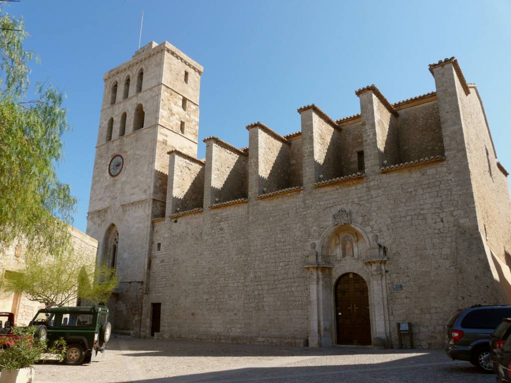 La catedral de Ibiza y su Virgen de las Nieves